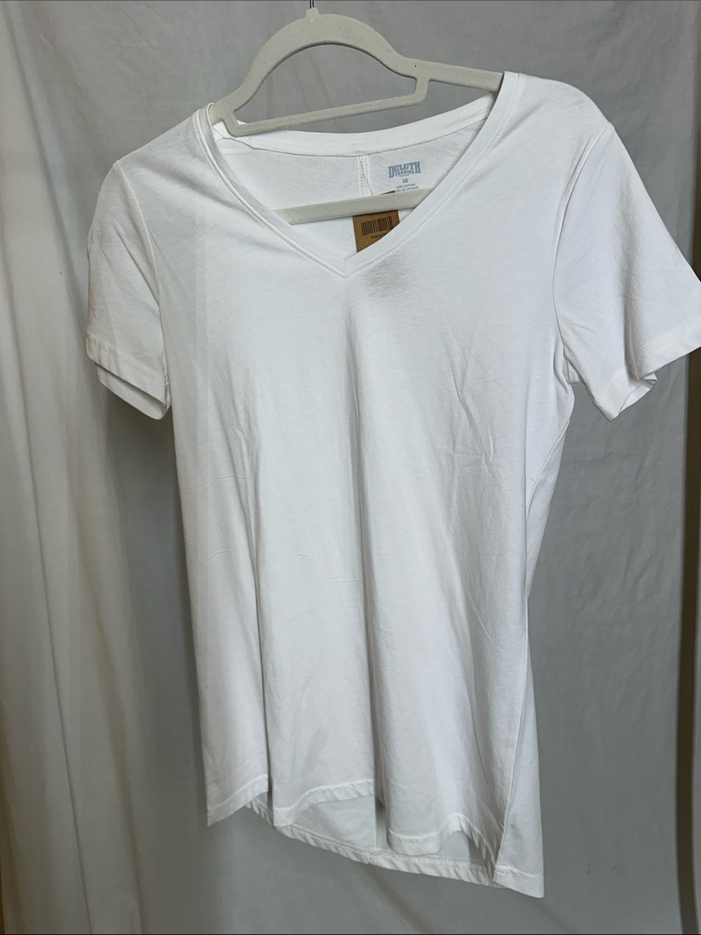 Duluth Trading Co White V-Neck Short Sleeve Tee